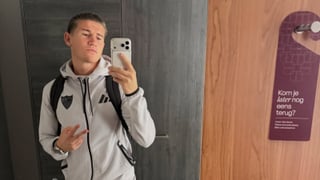 El Sevilla se despide de Oso, que viaja este viernes a Francia para firmar por el Racing de Estrasburgo 