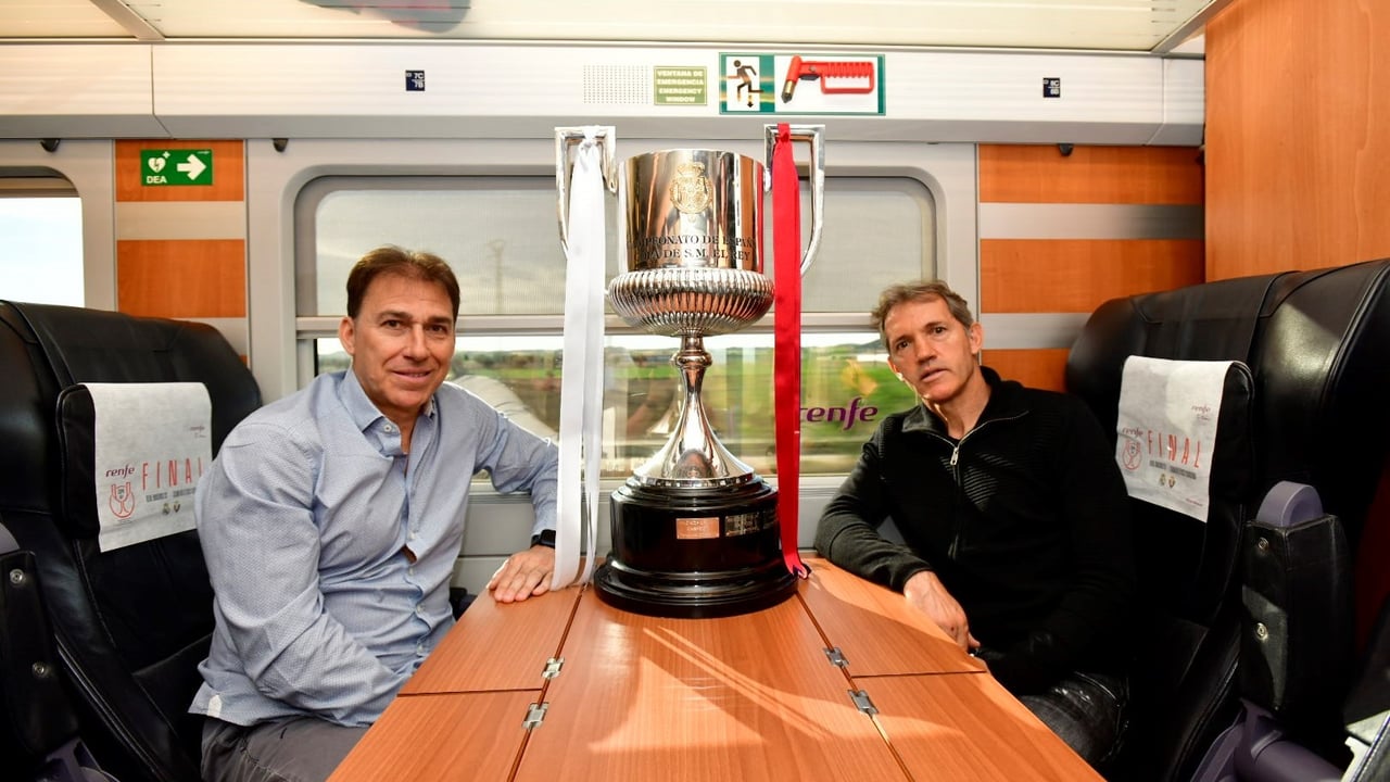 La Copa del Rey llega a Sevilla en un AVE vinilado con motivo de la final