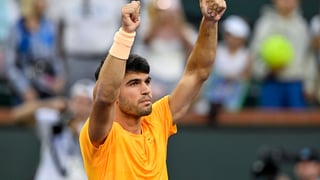 Alcaraz apunta, dispara y remonta para pasar a los octavos del Indian Wells