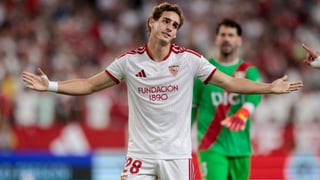El Sevilla no se detiene y Manu Bueno ya sabe que podría llegar otro mediocentro: Alberto Reina no encaja