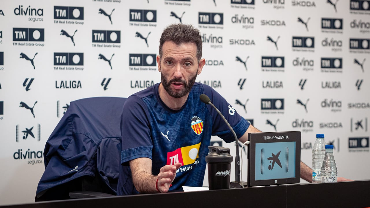 Corberán, sobre los cánticos pidiendo su dimisión: "Cuando no sumas, no estás cumpliendo lo que ser entrenador del Valencia exige"