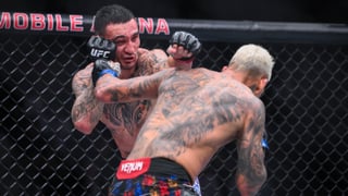 Charles Oliveira aplasta a Max Holloway y se convierte en el nuevo BMF de la UFC