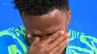 Vinícius se rompe en directo: "La casa era pequeña y dormí con ella muchísimas noches; me quedo sin palabras, marcó mi vida"