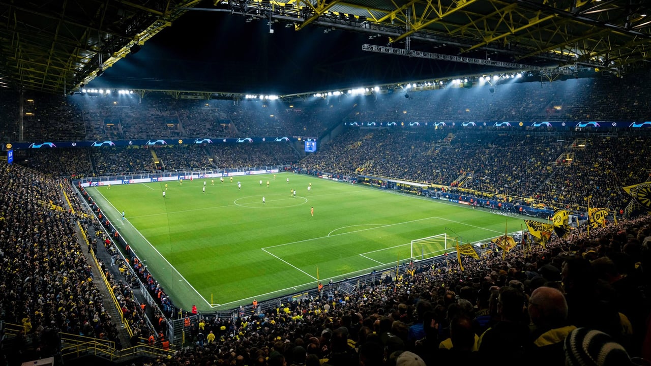 El Borussia de Dortmund denuncia "incidentes racistas" y un botellazo en los duelos ante el Sevilla