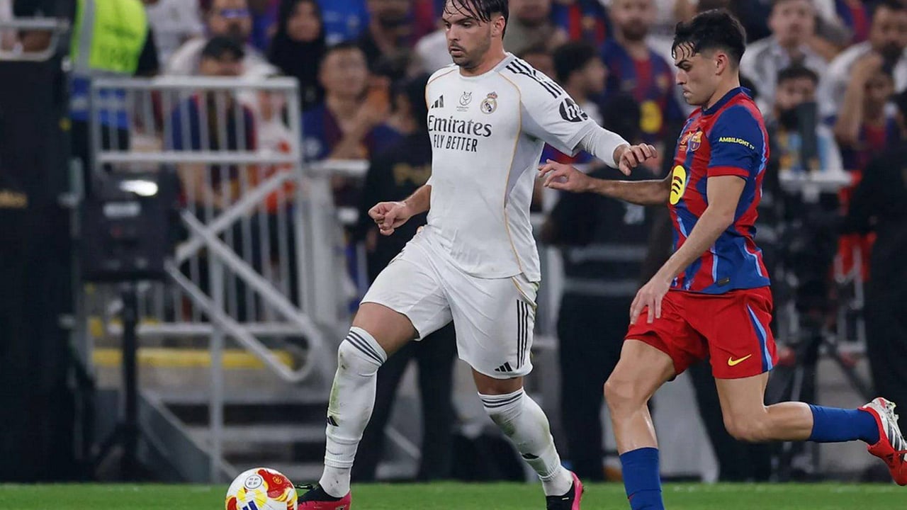 Roja de Pérez Burrul a Asencio por su patada a Pedri: "Va a cazar dando una patada. No es una zancadilla"