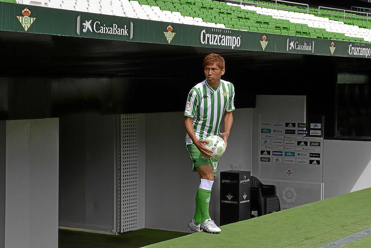 Las mejores imágenes de la presentación de Inui por el Betis