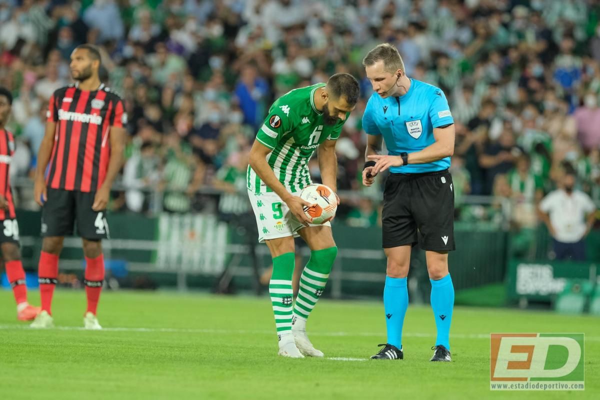 Las gradas como siempre, enésimo acto de fe, jarro de agua fría... Las mejores imágenes del Betis-Bayer 04
